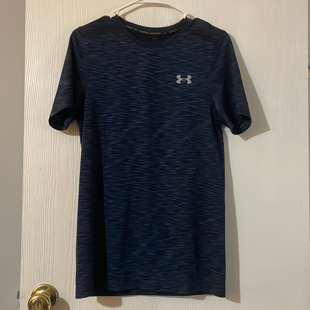 Men’s S UA shirt